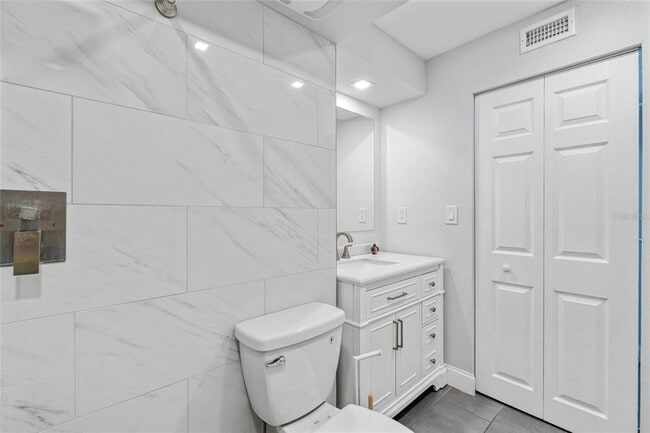 Building Photo - 51 Island Way
