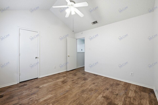 Building Photo - 800 Bluebonnet Dr