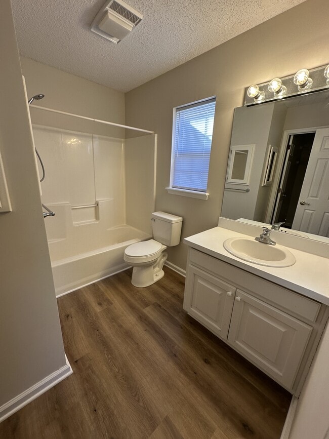 Building Photo - 706 Jimmies Creek Dr