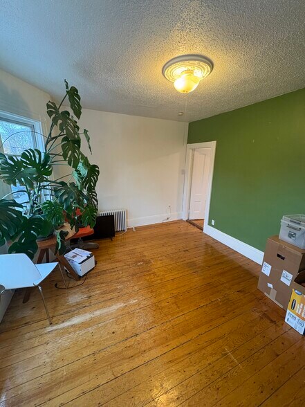 Primary Photo - 66 Callender St