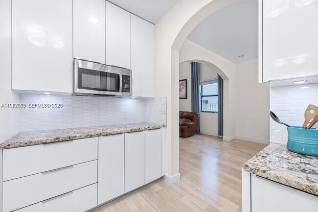 Building Photo - 3461 SE 1st St