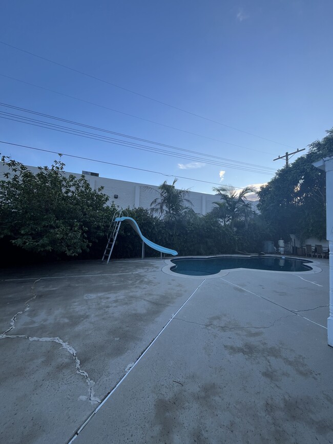 Building Photo - 22240 Wyandotte St