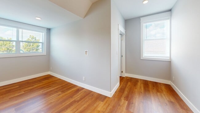 Building Photo - 316 S 17th St