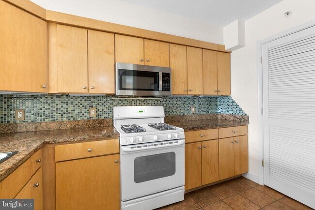 Building Photo - 631 D St NW