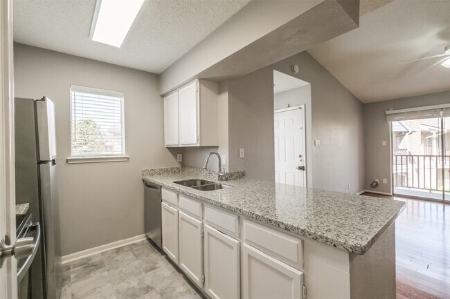 Building Photo - 3100 Jeanetta St