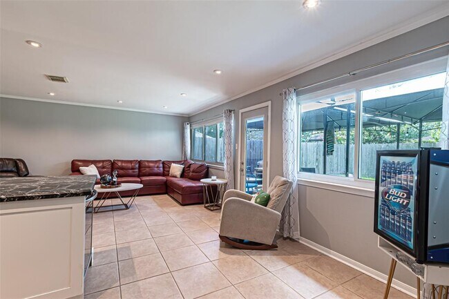Building Photo - 5611 Winding Way Dr