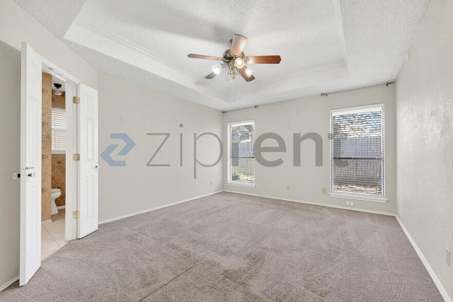 Building Photo - 6100 Paradise Dr