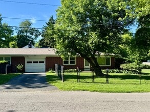 Building Photo - 910 Gilbert Ave