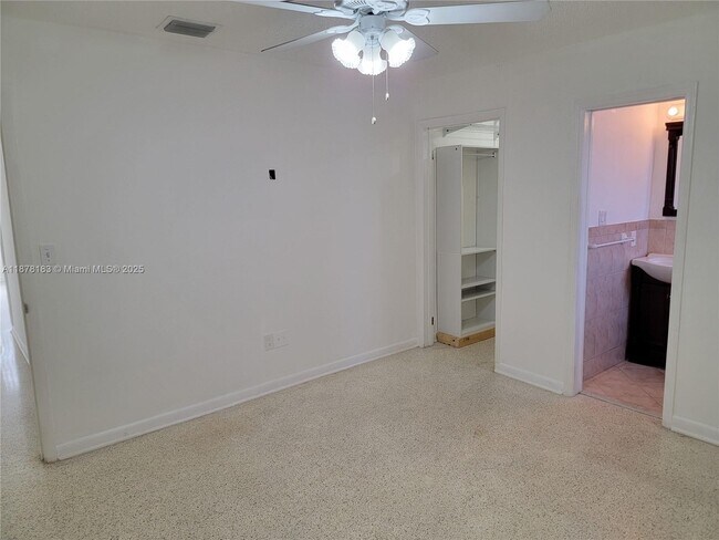 Building Photo - 3375 SW 28th St