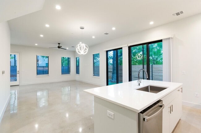 Building Photo - 1116 Walton Ln