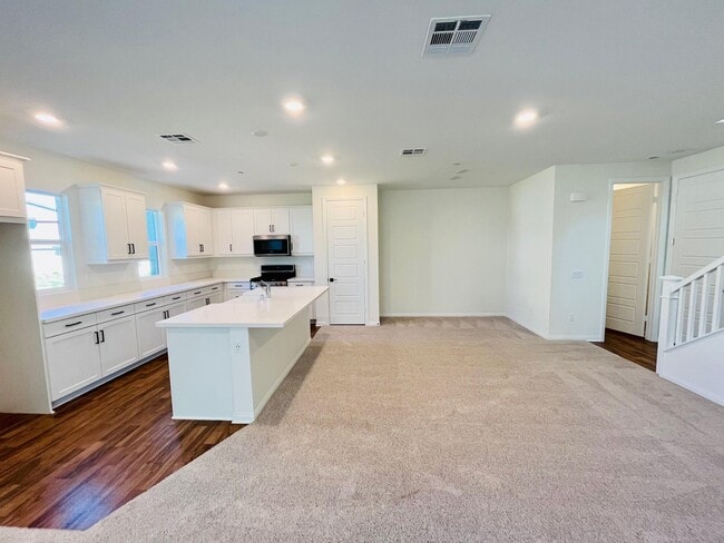 Building Photo - 27467 Longview Pl