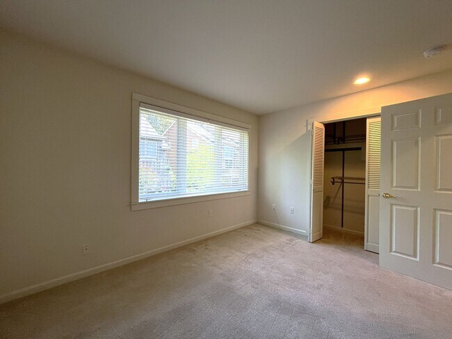 Building Photo - Incredible Forrest Park Townhome!! 2 bedroom, 2 bath, HUGE attached Garage!