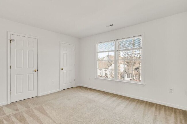 Building Photo - Spacious 5 Bedroom Home with 3rd Floor Suite, Fenced Yard & Community Amenities – $3,500/mo