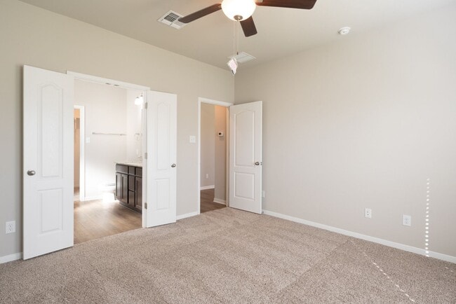 Building Photo - Spacious 4 Bedroom Home in South Temple – ...