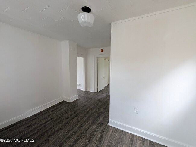 Building Photo - 121 Kossuth St