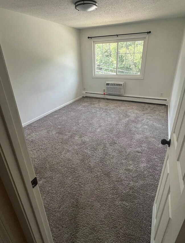 Building Photo - 379 Huse Rd