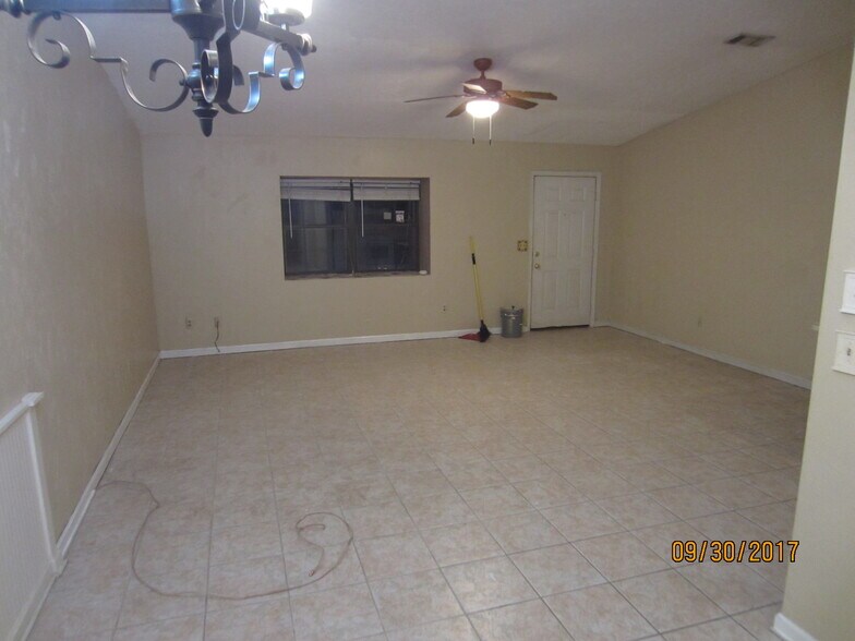Building Photo - 2325 Tina Dr