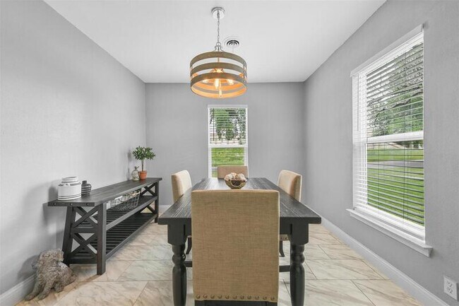 Building Photo - 6209 Calmont Ave