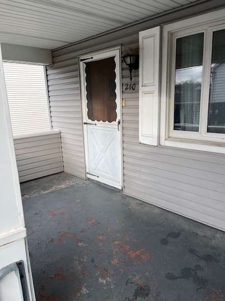 Building Photo - 240 High St