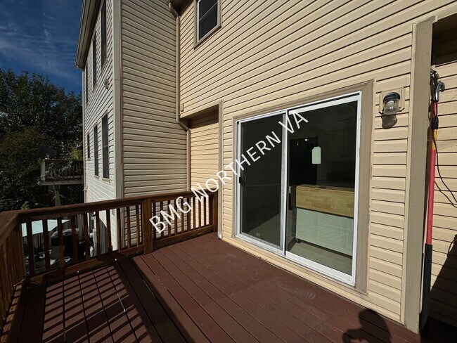 Building Photo - 7343 Rokeby Dr