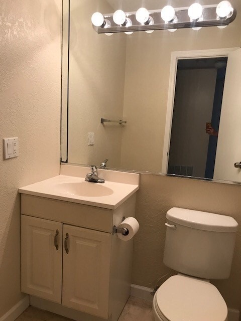 Building Photo - 2nd story, 2/1, updated unit on the Winter Park/Maitland border!!