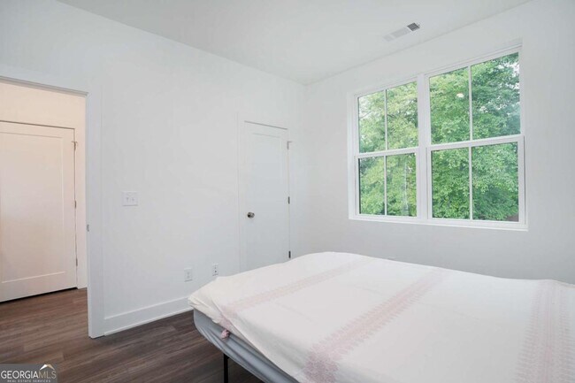 Building Photo - 1815 Gotham Ln NE
