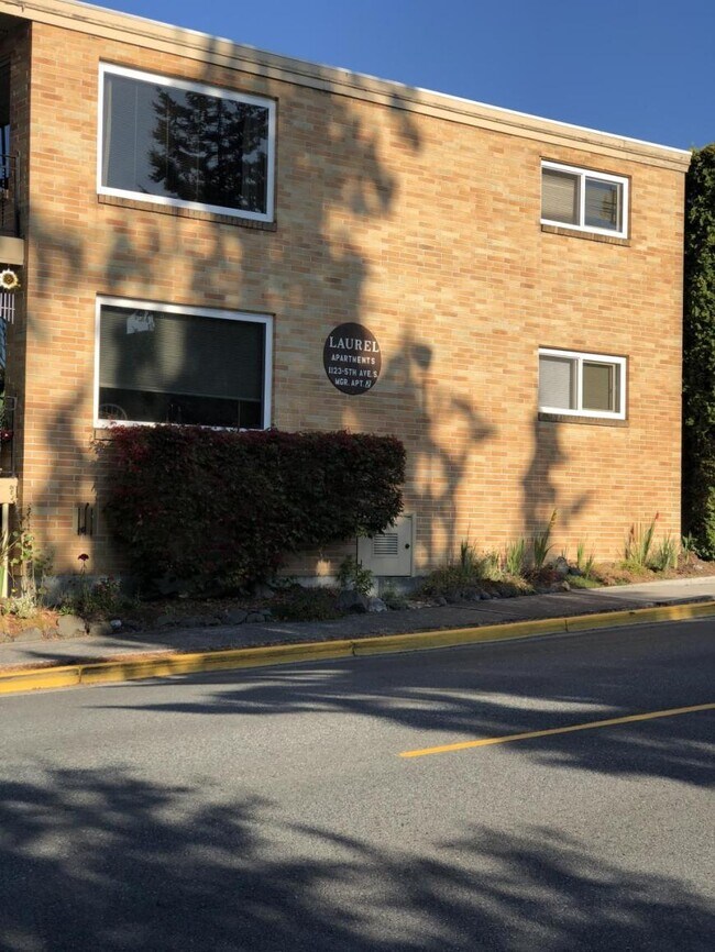 Building Photo - 2 bedroom in Edmonds WA 98020