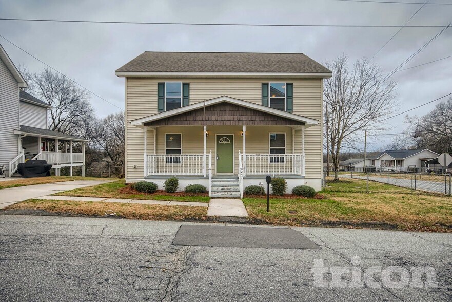 Building Photo - 247 Young Ave SW