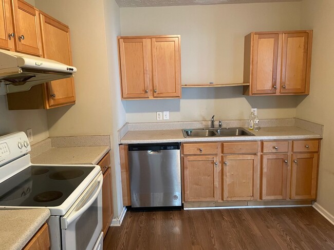 Building Photo - Lovely 3 Bed/2.5 Bath Townhome for lease i...