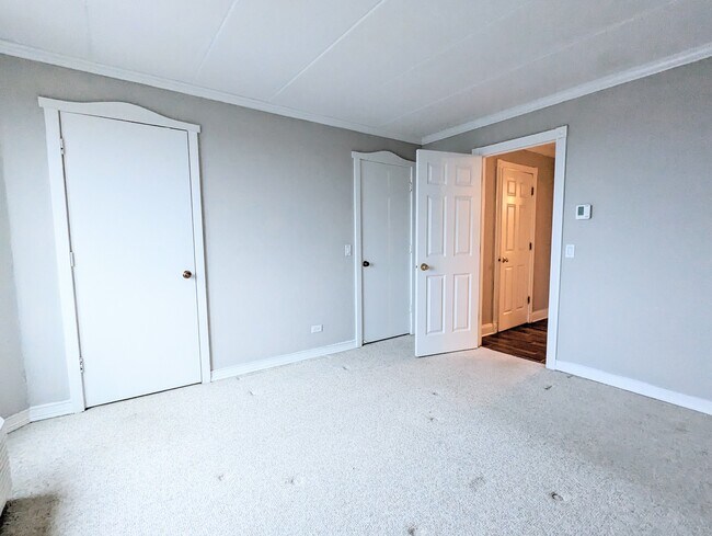 Building Photo - 1 Renaissance Pl