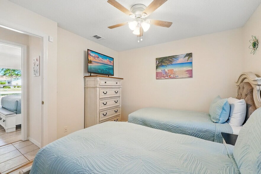 Building Photo - 15013 Margaux Dr