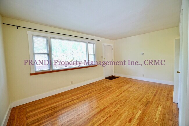 Building Photo - Modern End Unit Apartment in Downtown Novato