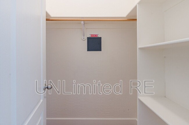 Building Photo - 1620 E Parada del Sol