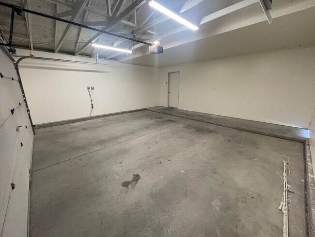 Building Photo - 4300 Saddlewood Trail SE