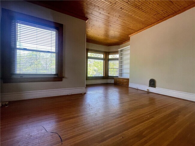 Building Photo - 1051 Monroe Ave