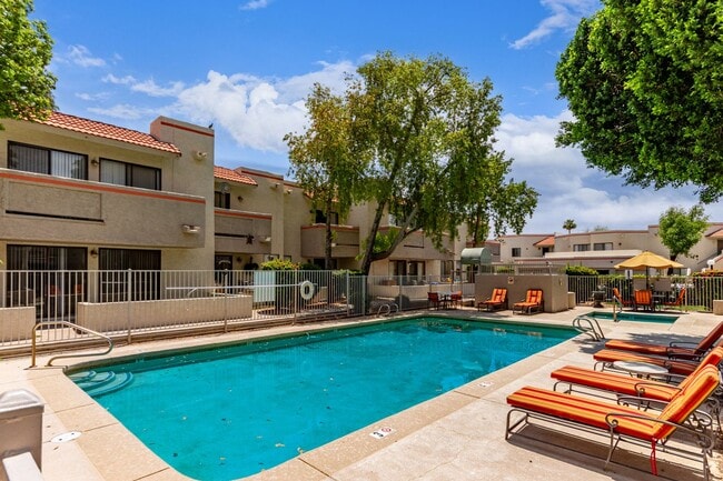 Building Photo - Awesome 2-Level Condo in Prime Scottsdale ...