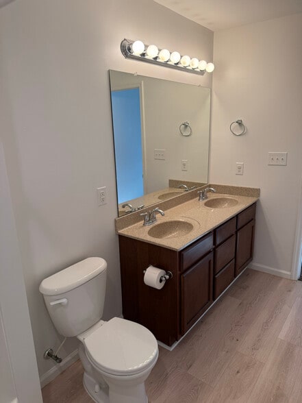 Building Photo - 318 Murphy Dr