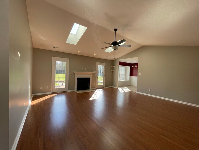 Building Photo - Absolutely Adorable!