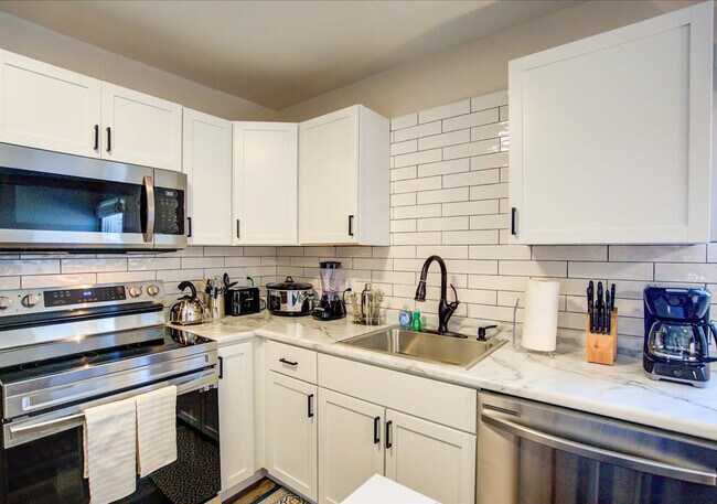 Building Photo - 156 Rodney Ct