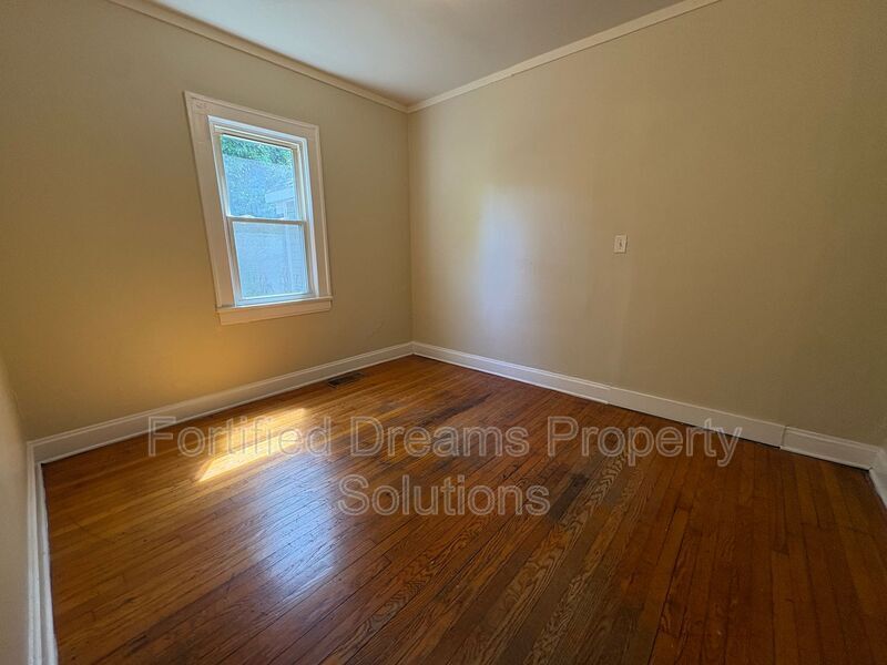 Building Photo - 2354 N Patterson Ave