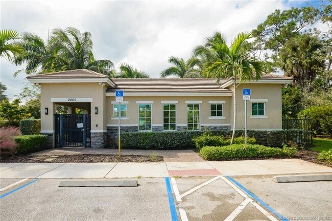 Building Photo - 3451 SW Blackberry Ln