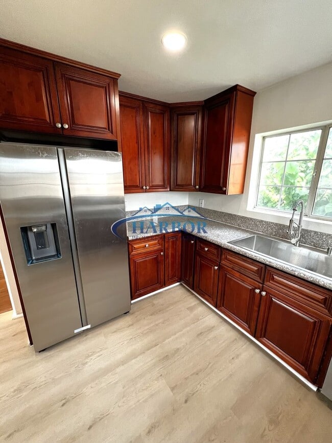 Building Photo - Charming Downey Duplex with Upgrades and Two-Car Garage