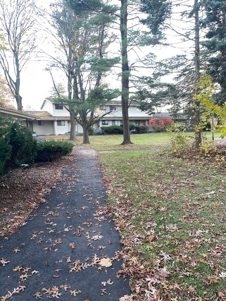 Building Photo - 347 Oakland St