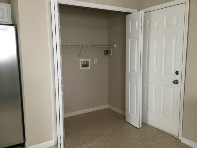 Building Photo - 12132 Roundtree Rd