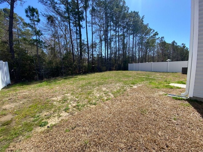 Building Photo - BETTER THAN NEW!