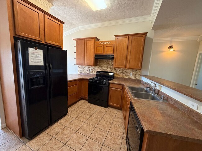 Building Photo - 3 Bedroom Single Story Home Available Near McMahon Blvd NW & Kayenta St NW!