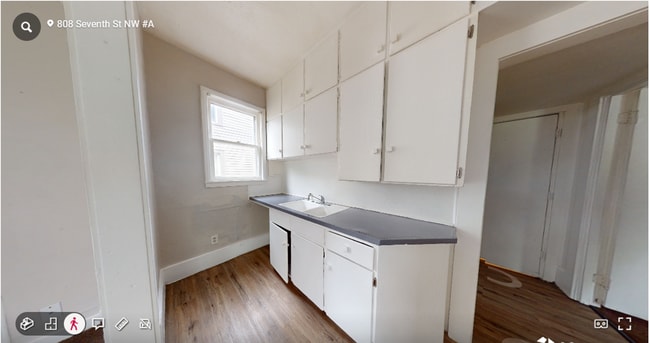 Building Photo - 808 7th St NW
