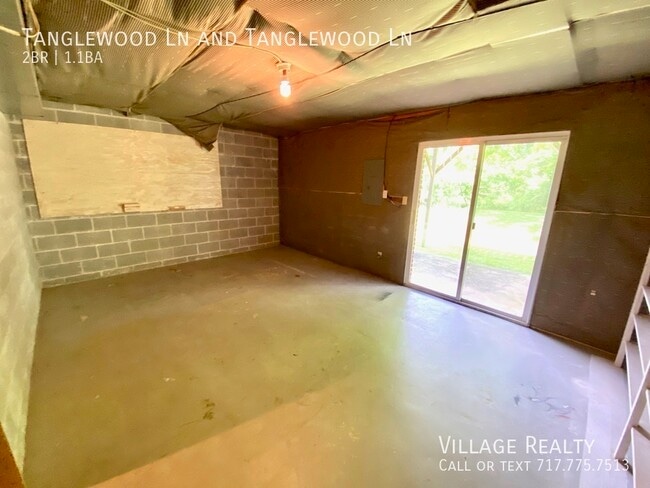 Building Photo - 442 Tanglewood Ln