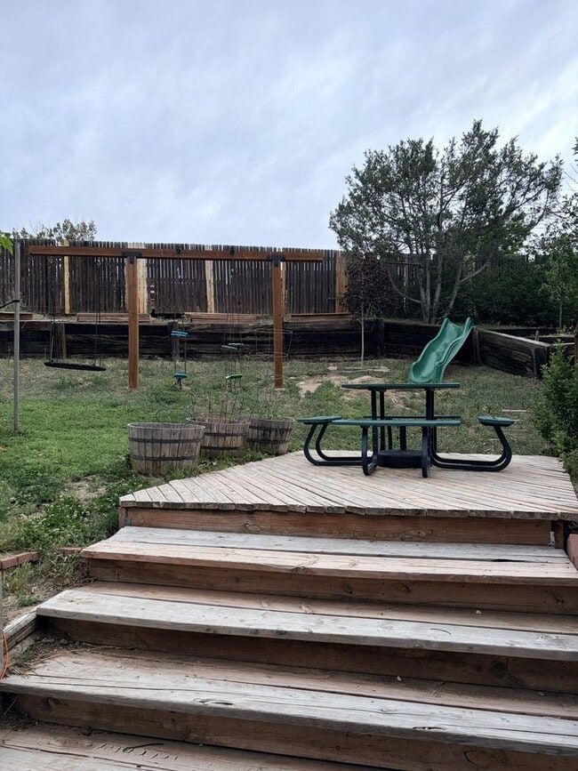 Building Photo - House For Lease