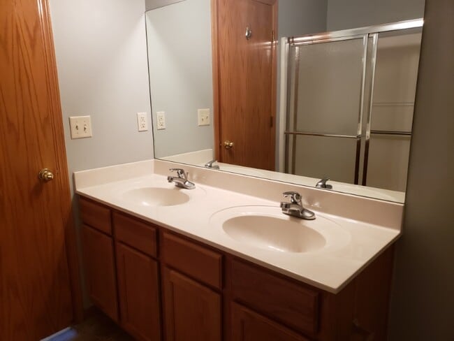 Building Photo - 2022 S Webb Rd